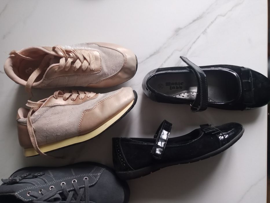 Взуття 34 і 35 розміру