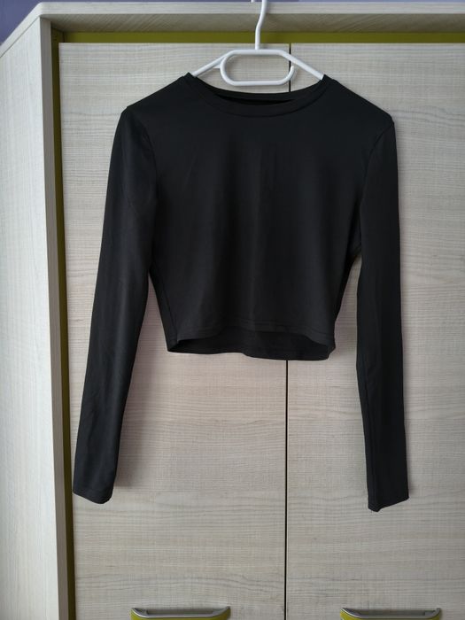 Bluzka damska crop top mikutka z długimi rękawami