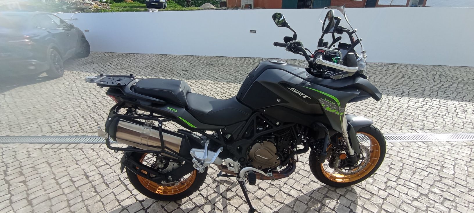 QJMotor SRT 700 x