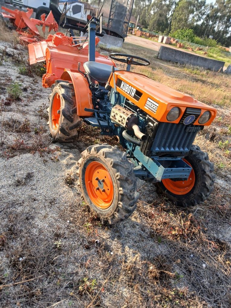 Trator Kubota com matricula