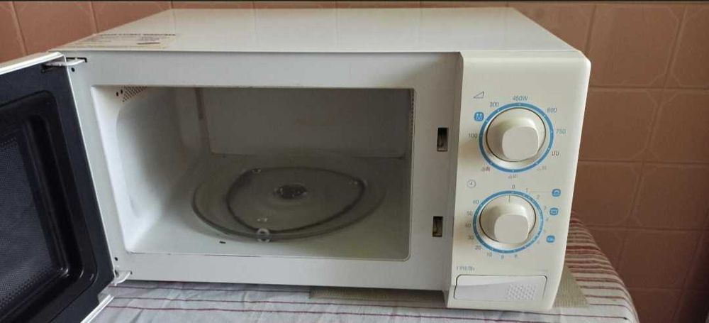 Мікрохвильова піч Samsung — потужна, фірмова