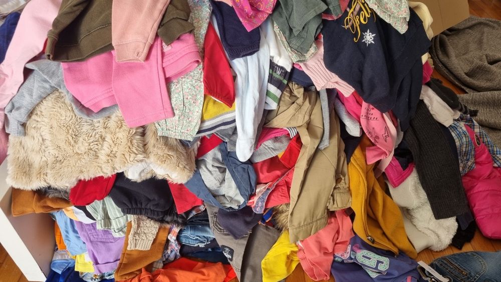 201 peças de roupa de criança de todas as idades em ótimo estado, idea