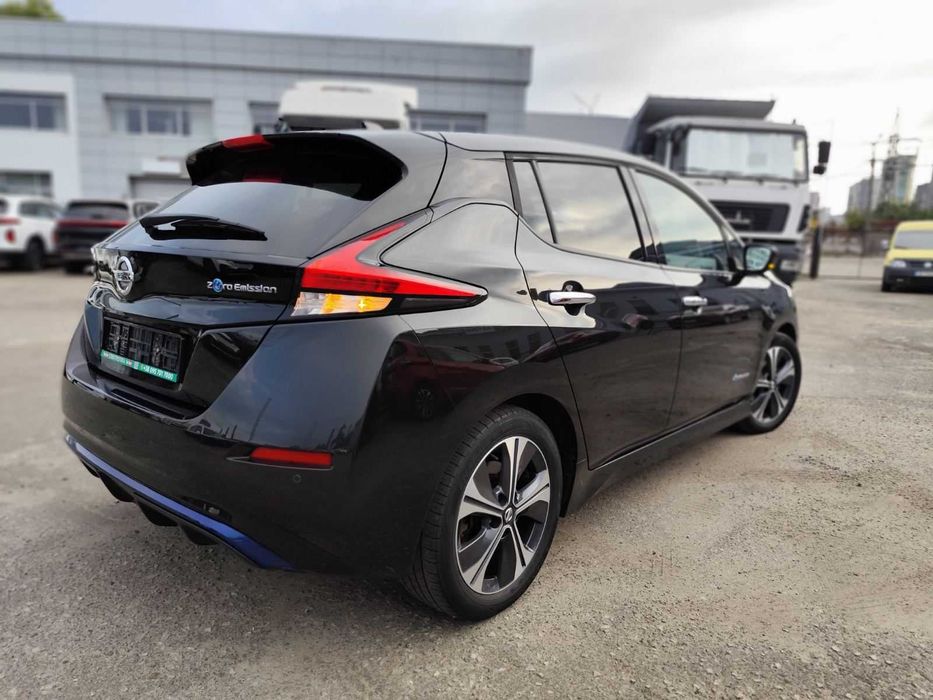 NISSAN LEAF II N-Connecta 40 квт на 270 км
