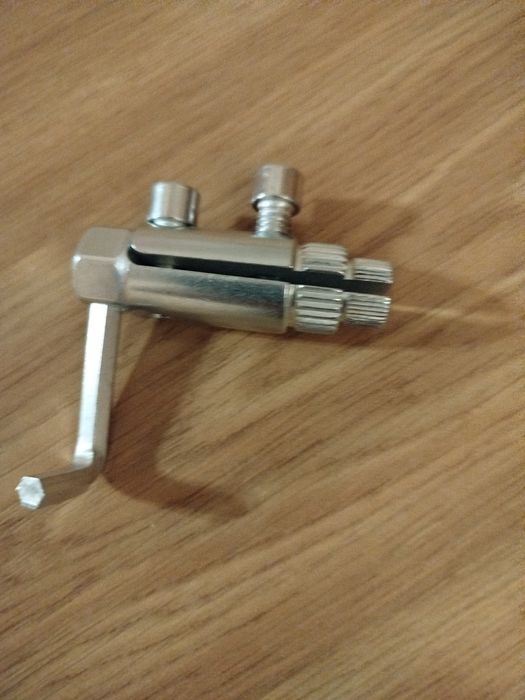 Klucz hydrauliczne Ridgid do wykręcania urywanych gwintów