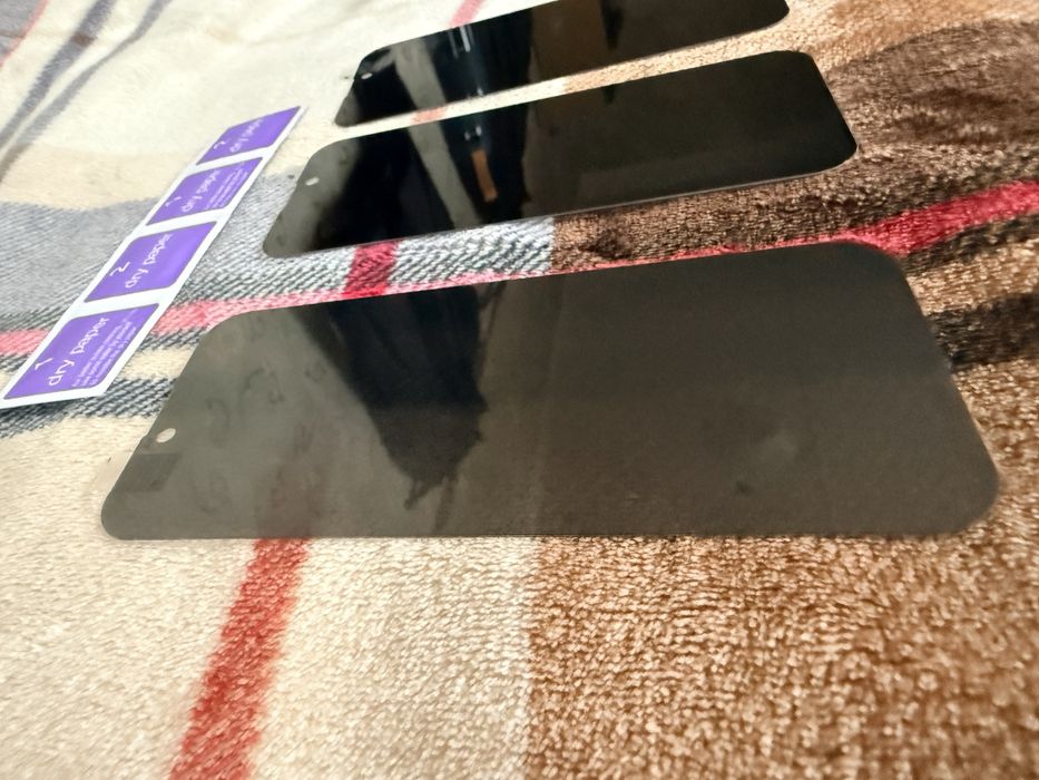 Захисне антишпігунське скло на iPhone 16 pro