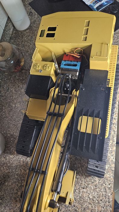 Giratória hidráulica 390F escala 1/14 - rádio control