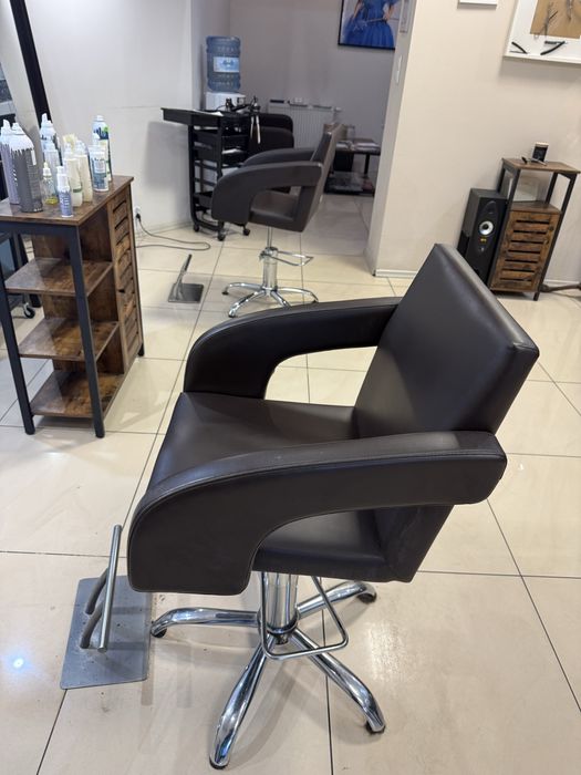Fotele fryzjerske i myjnie brązowe