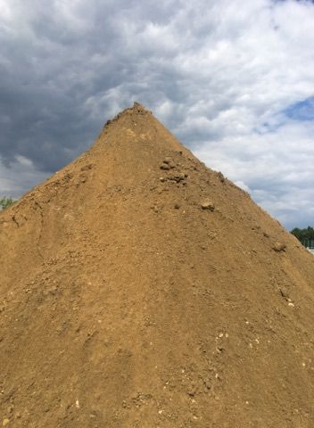 Piasek kopany zasypowy pospółka ziemia do fudamentów pod kostkę