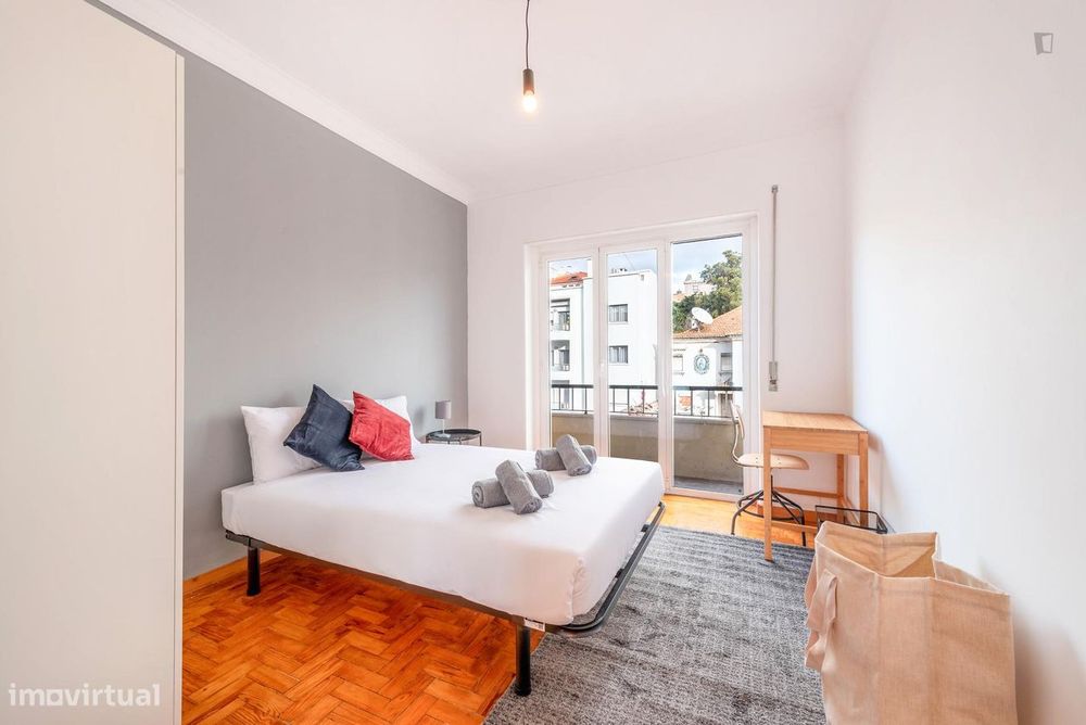 463912 - Quarto com cama de casal, com varanda...