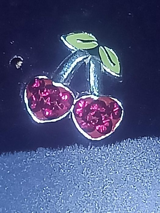 Brincos em prata de lei cerejas  claire's NOVOS