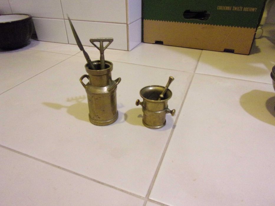 zestaw bańka na mleko i moździeż z mosiądzu mosiądz