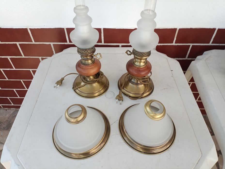 Dois candeeiros muito lindos