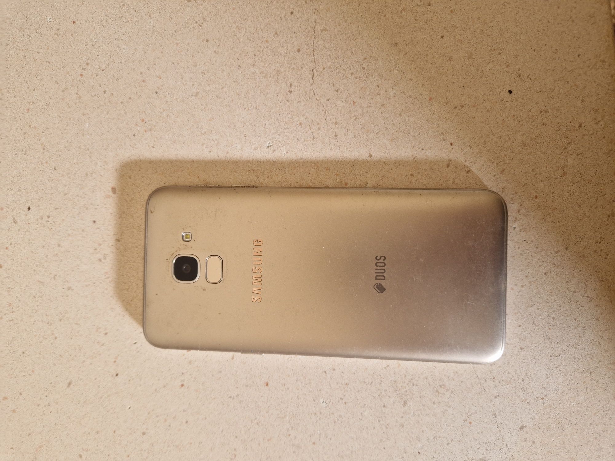 Telemóvel J6 Samsung
