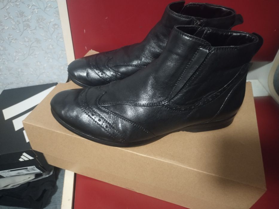 Черевики розмір 42 в чудовому стані
