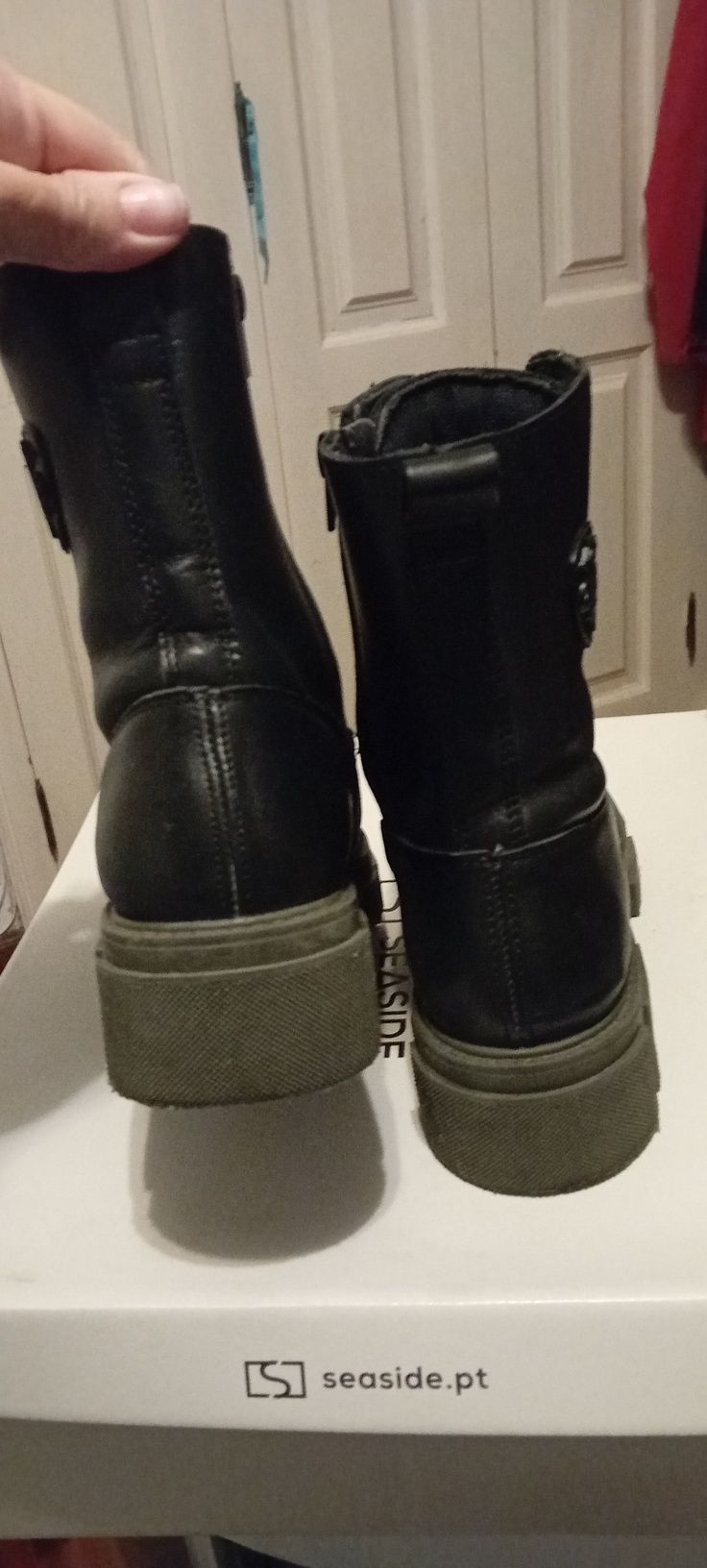 Bota / coturno em pele