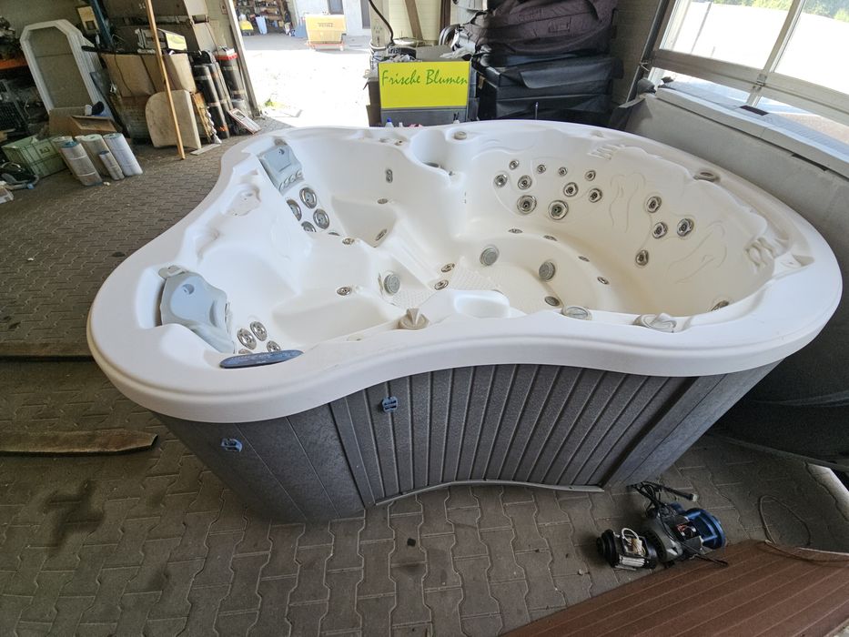 Dimension One Amore Bay Spa jacuzzi dzakuzi caloroczna ogrod taras.