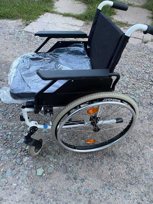 Продам інвалідну коляску DIETZ — механічна, складна, в доброму стані