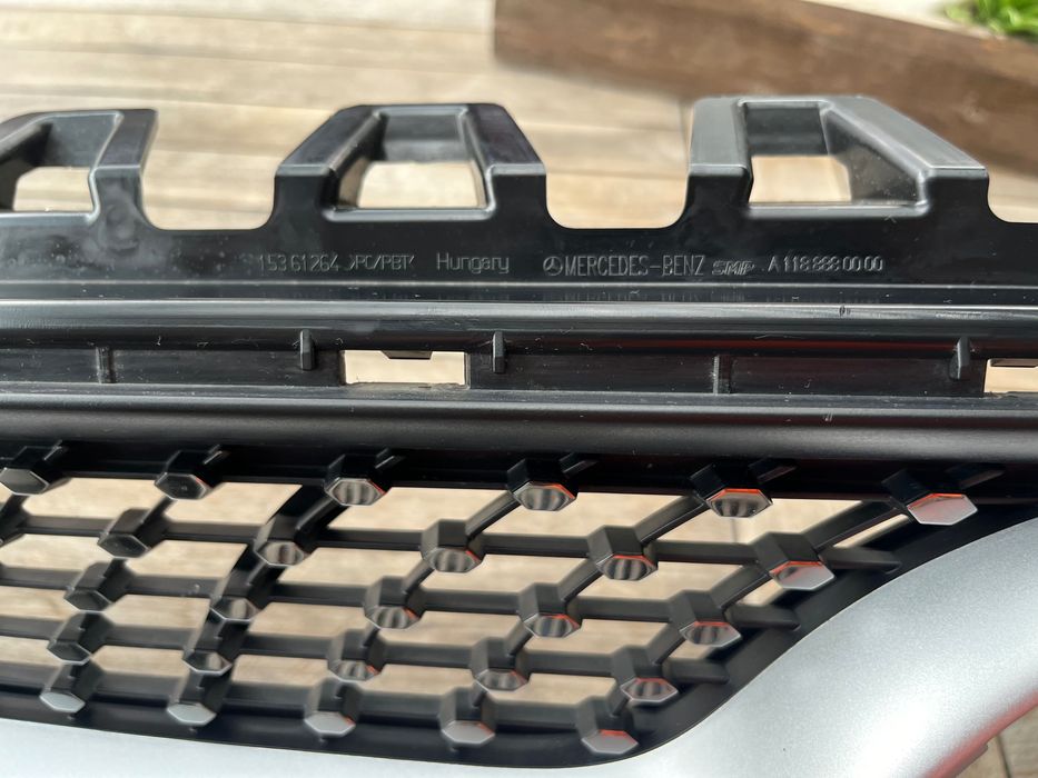 Grelha Mercedes C118 Original