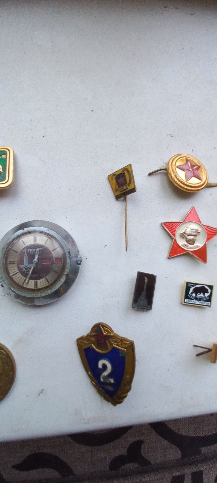Часы, значки СССР