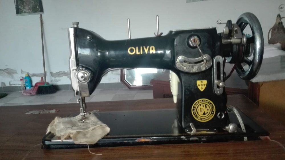 Máquina de costura Oliva CL 45