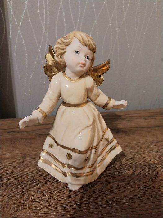 Figurka ceramiczna aniołek