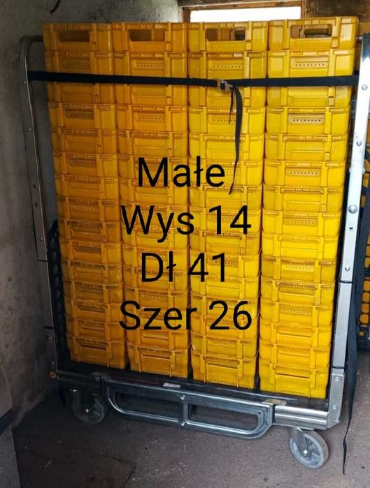 Wózek transportowy że skrzynkami