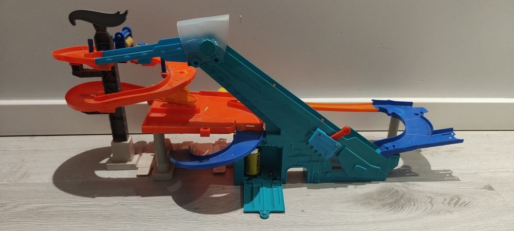 Mattel HOT WHEELS zestaw GARAŻ 3 Poziomy+tor