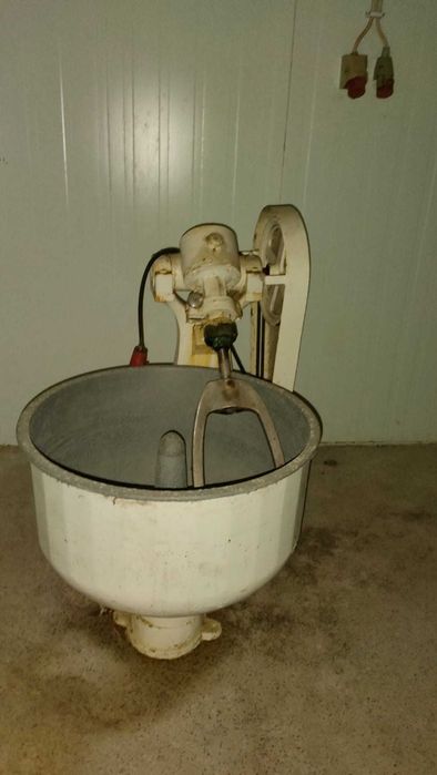 maquina rotativa de amassar  400€