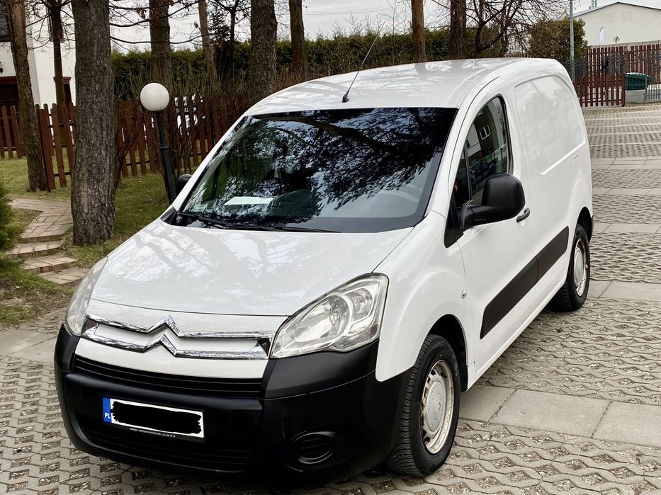 Wypozyczalnia aut  furgon blaszak Berlingo/Partner Wynajem busa