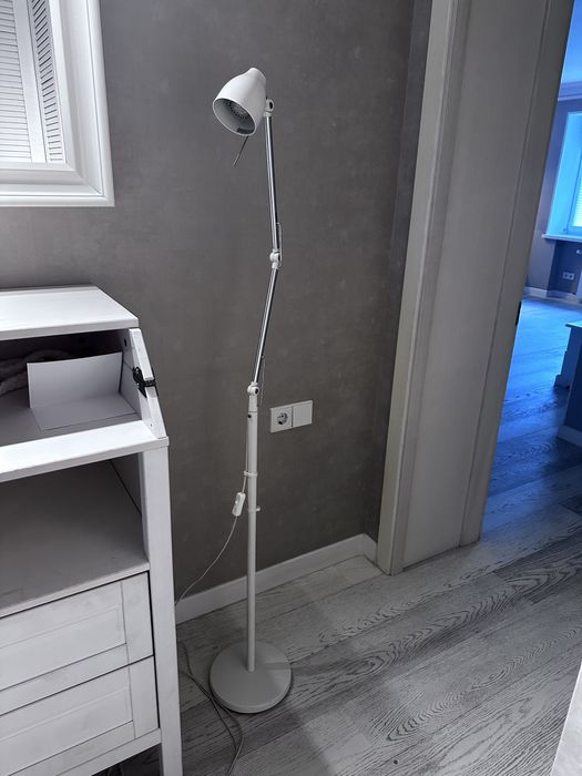 Світильник IKEA для читання