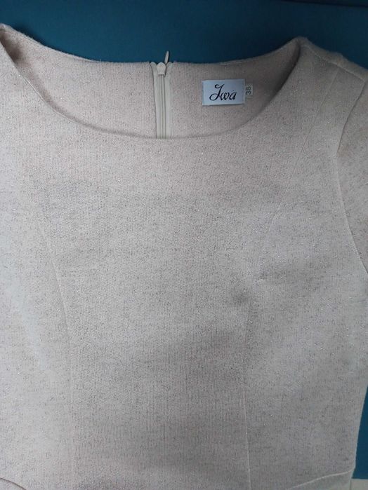 Beżowa elegancka sukienka ze srebrną nitką rozmiar 38