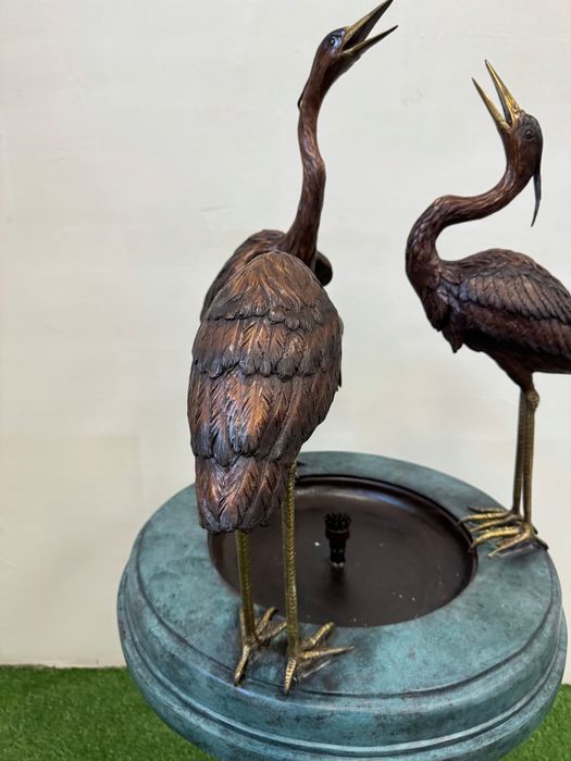 FONTANNA Z BRĄZU - trzy czaple - pelikany
