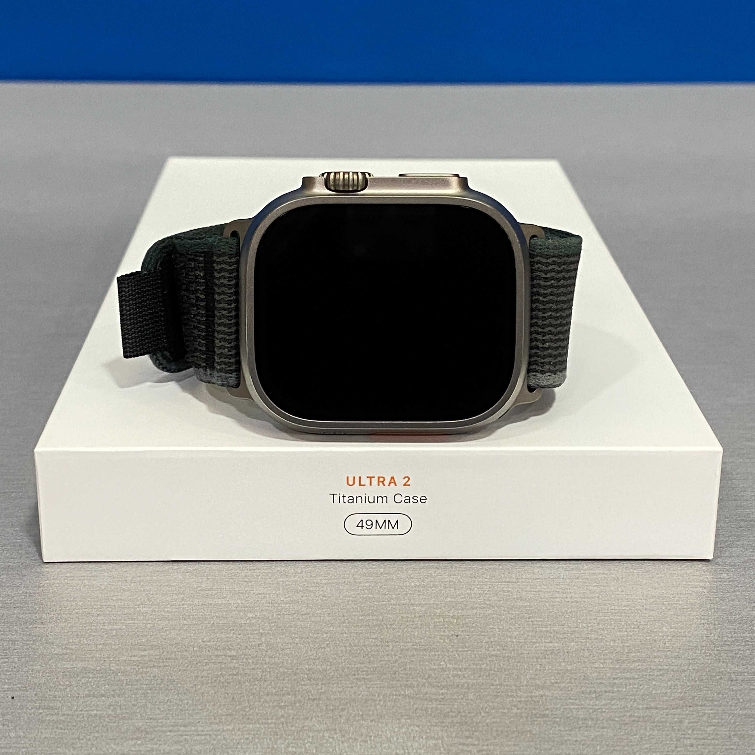 Apple Watch Ultra 2 (Titanium) - 49mm - Blue/Black Trail
