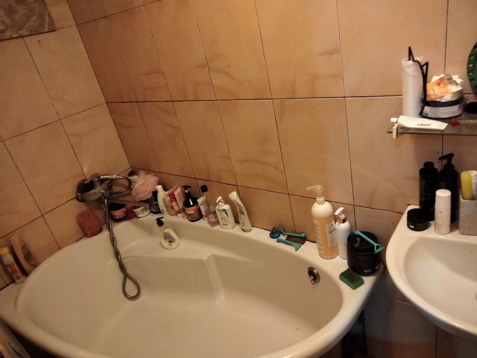 Здам кімнату на підселення в центрі міста для дівчат.