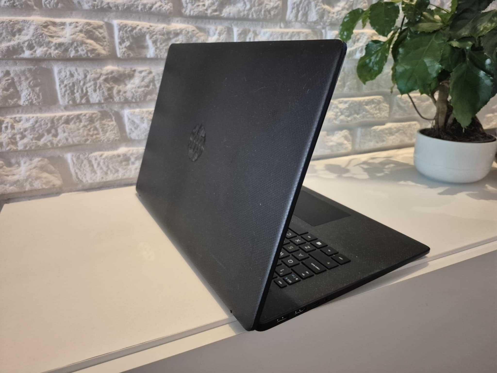 Duży 17` HP  IntelSilver/12GbDDR/SSD256/NowaBateria