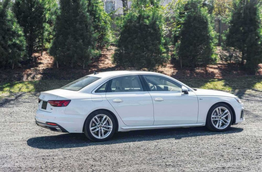 Audi A4 quattro Premium Plus S Line      2023