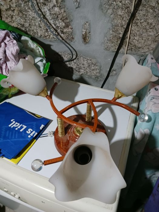 Candeeiro em bom estado