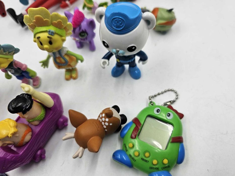 Zestaw mini zabawek figurki Flintstonowie Fifi Niezapominajka i inne