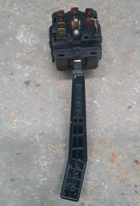 Продам ручки дверей, накладки повторителей,реле на ВАЗ 211