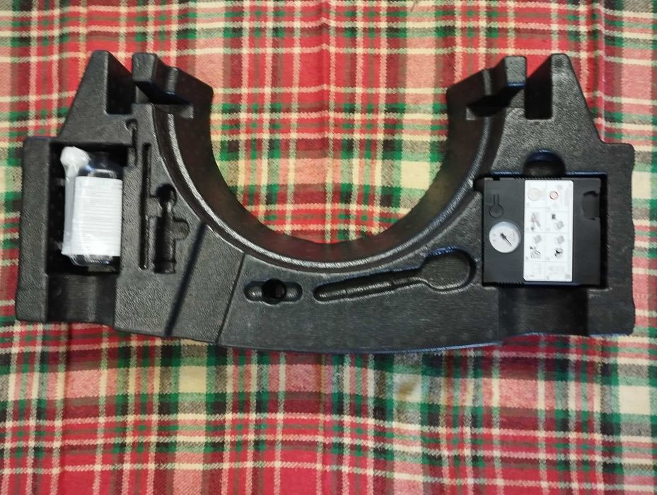 Oryginalny wkład bagażnika do VW T-ROC.