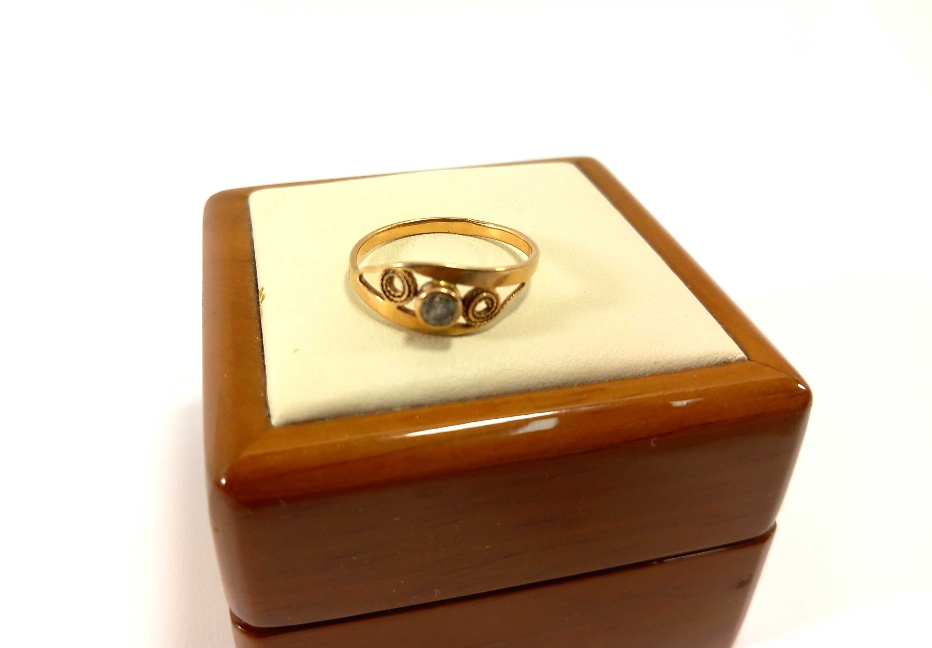 Złoty pierścionek z cyrkonią P. 583 R. 15 Loombard Szczytno