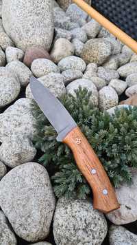 Noż bushcraft knives