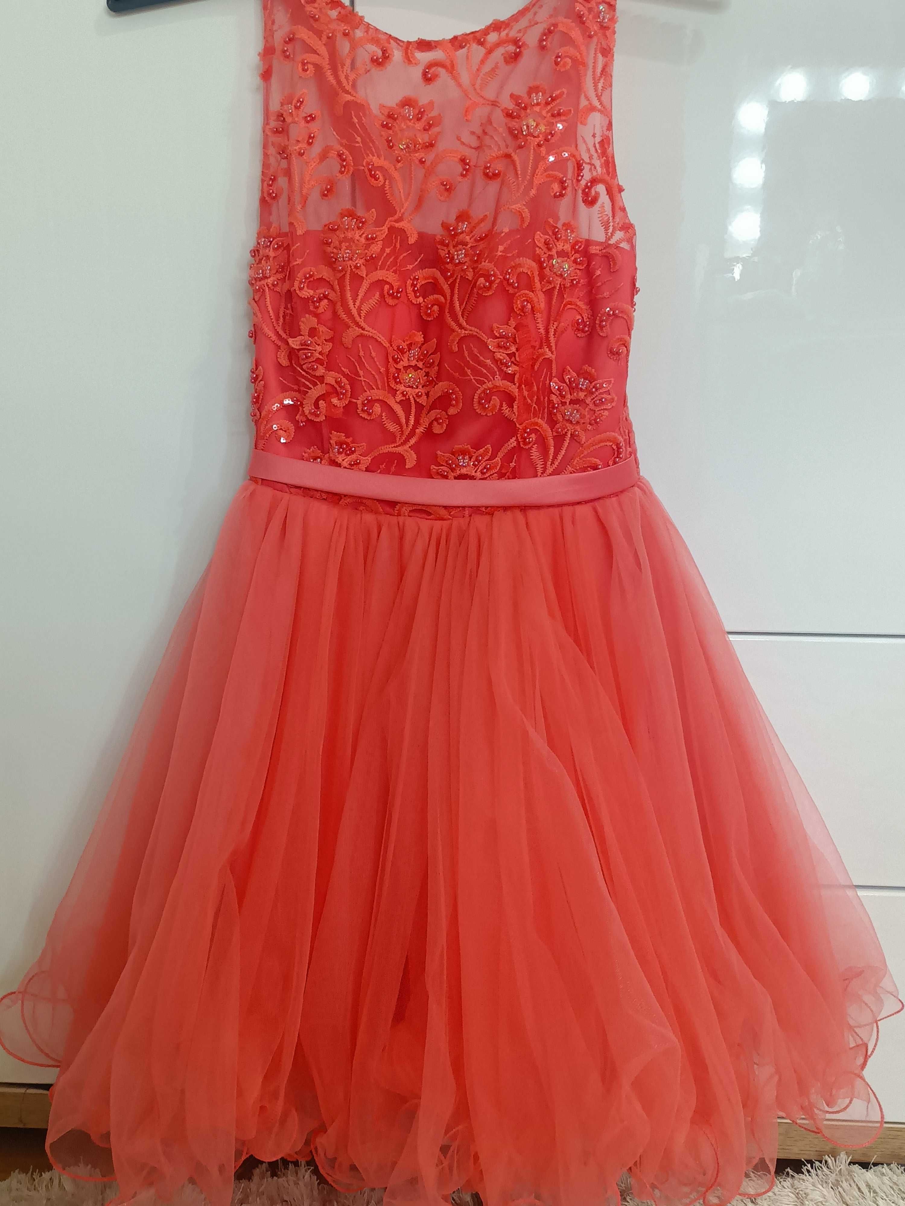 Różowa sukienka tiulowa