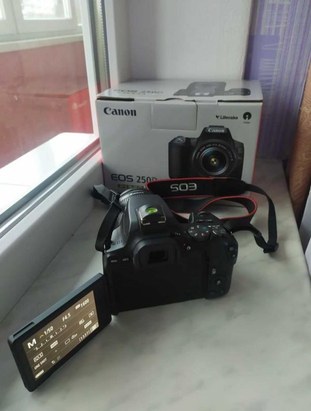 Canon eos 250d kit