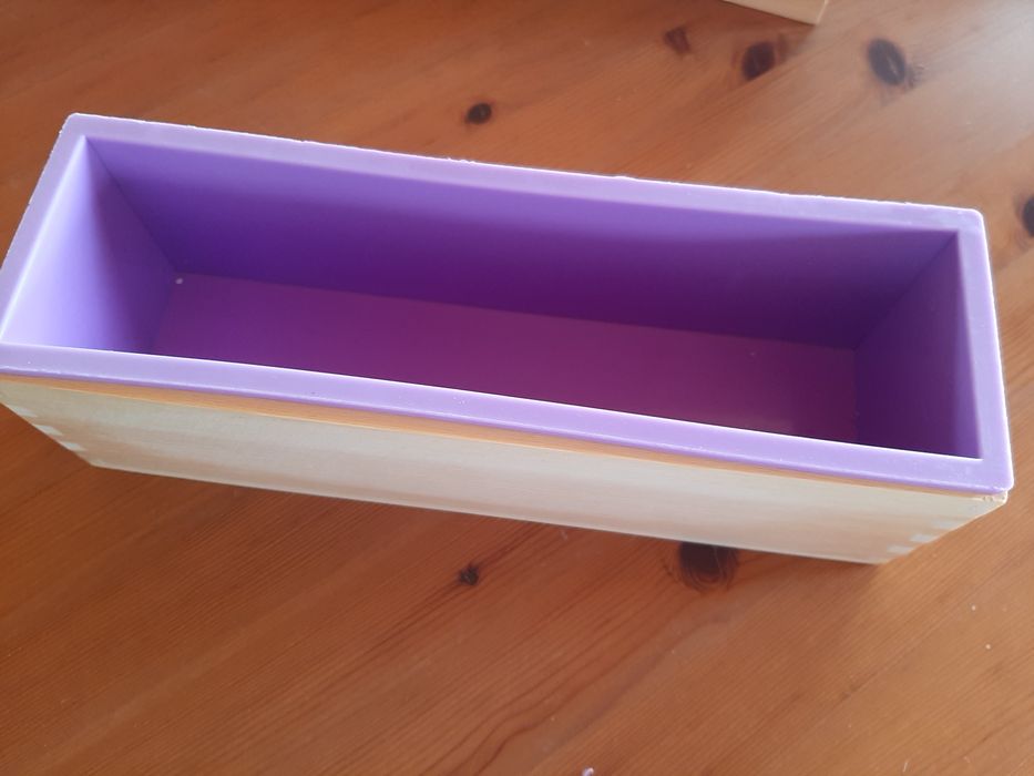 Molde para Sabão - Silicone e Madeira - Novo