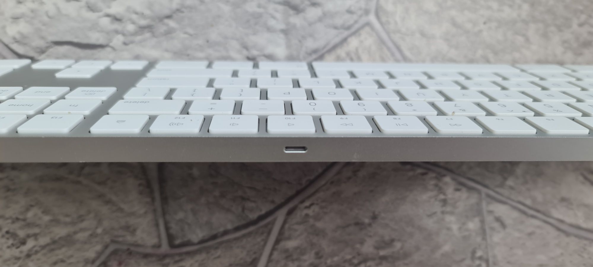 Magic Bluetooth keyboard + kabel USB lighting