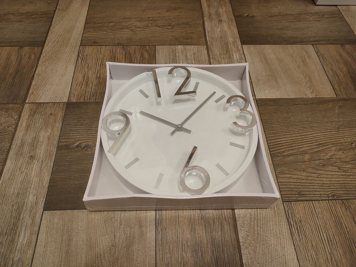 Nowy srebrny zegar ścienny 30 cm