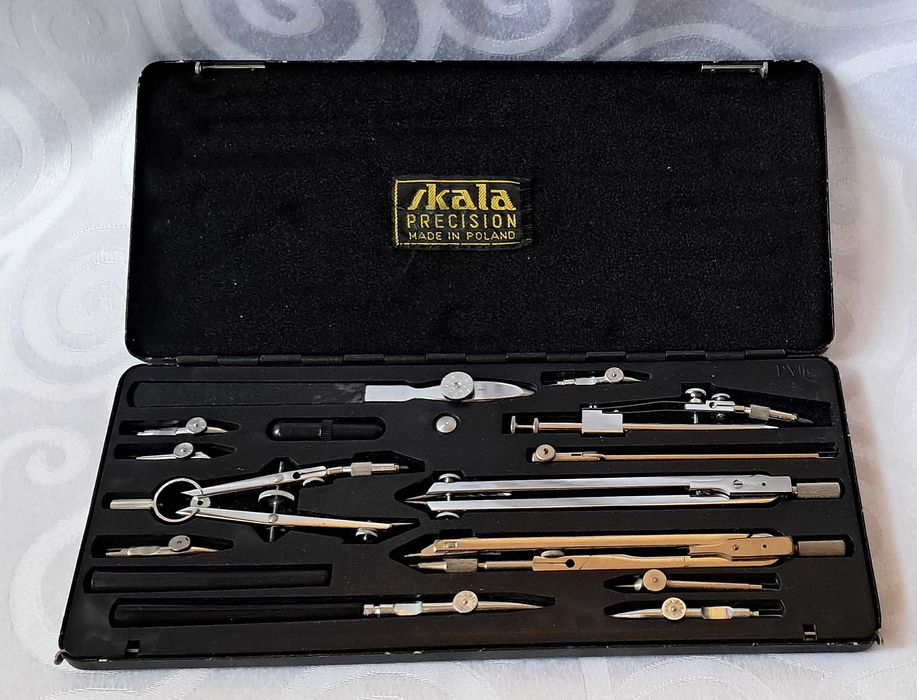 Skala PVIIc zestaw kreślarski cyrkle 15 elementów .