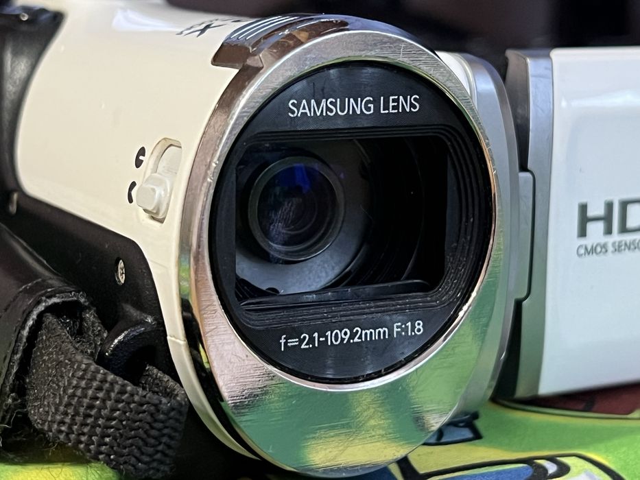 Видеокамера Samsung HMX-F90