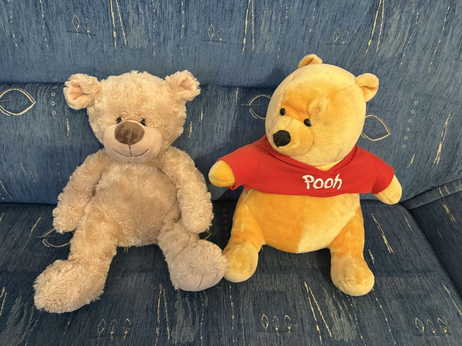 Dwa duze pluszowe misie